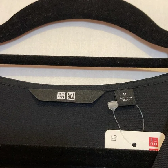 Uniqlo Black Drape Sleeveless V-Neck  Dress Size M. Never used. - Picture 5 of 10